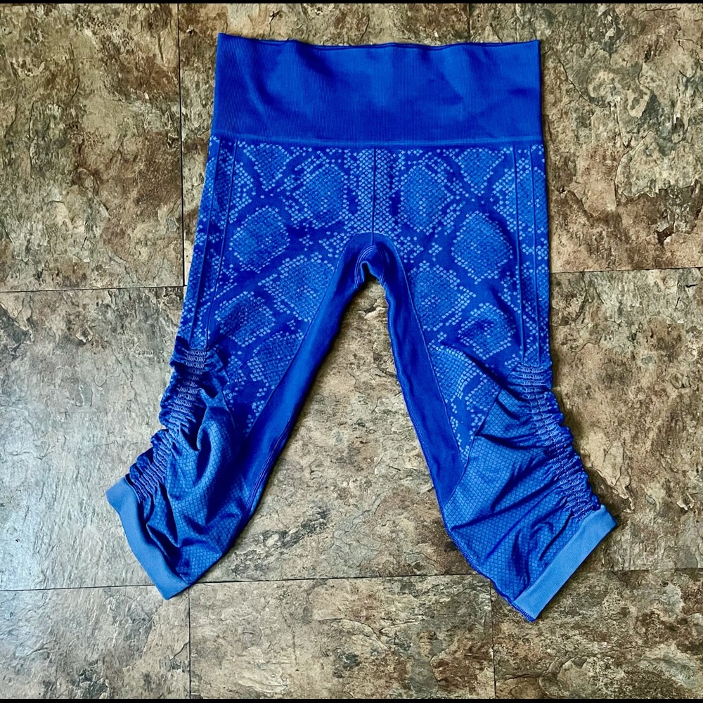 Lululemon Capri crop leggings blue size 4
